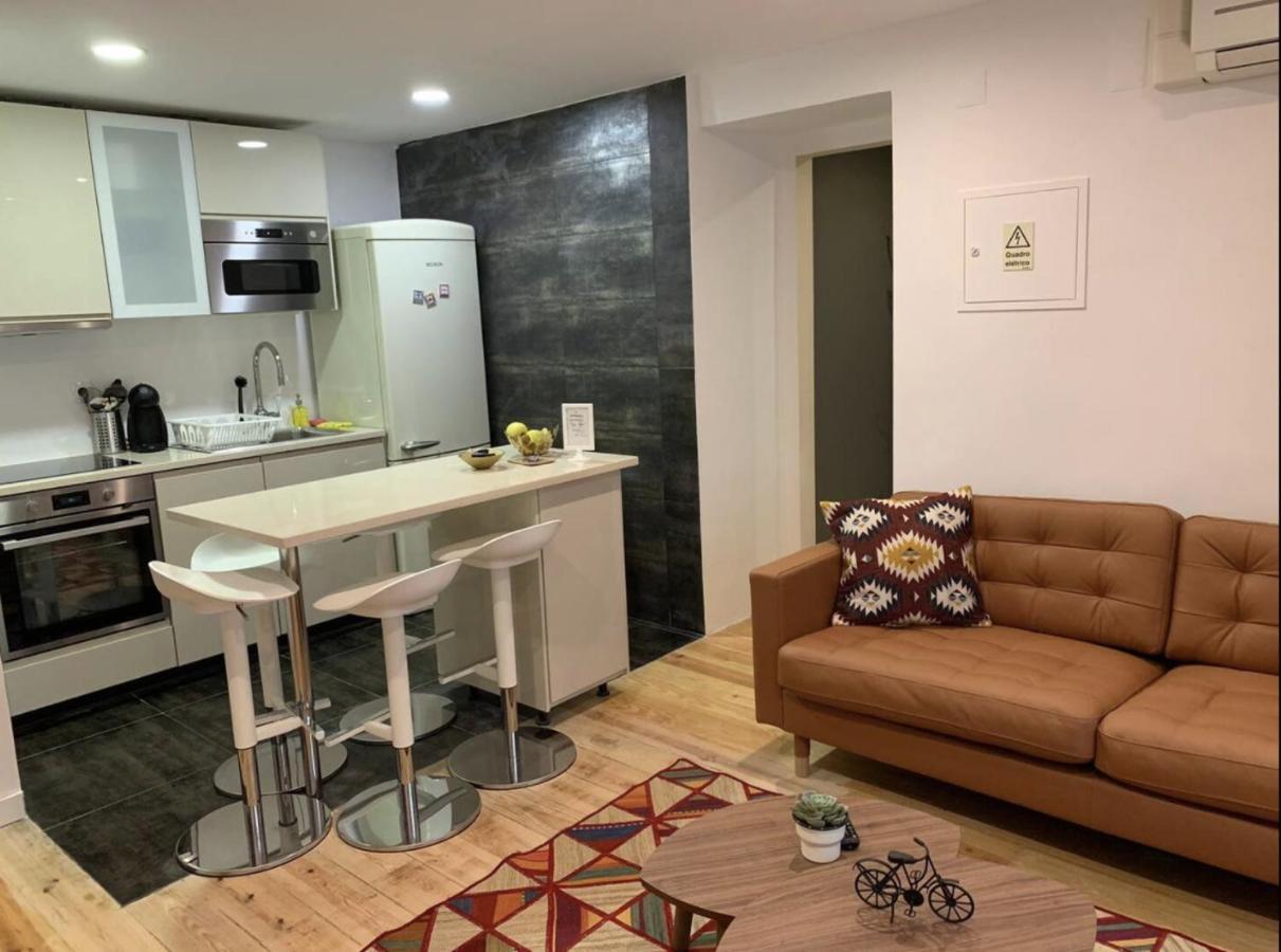 Chiado/Bairro Alto 2 Bedroom Apartment Lisbona Esterno foto